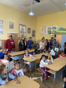 Отново на училище! Не забравяме, че сме участници в пътното движение. На този тържествен ден и нашето училище участва в инициативата "Бъдещето на пътя".